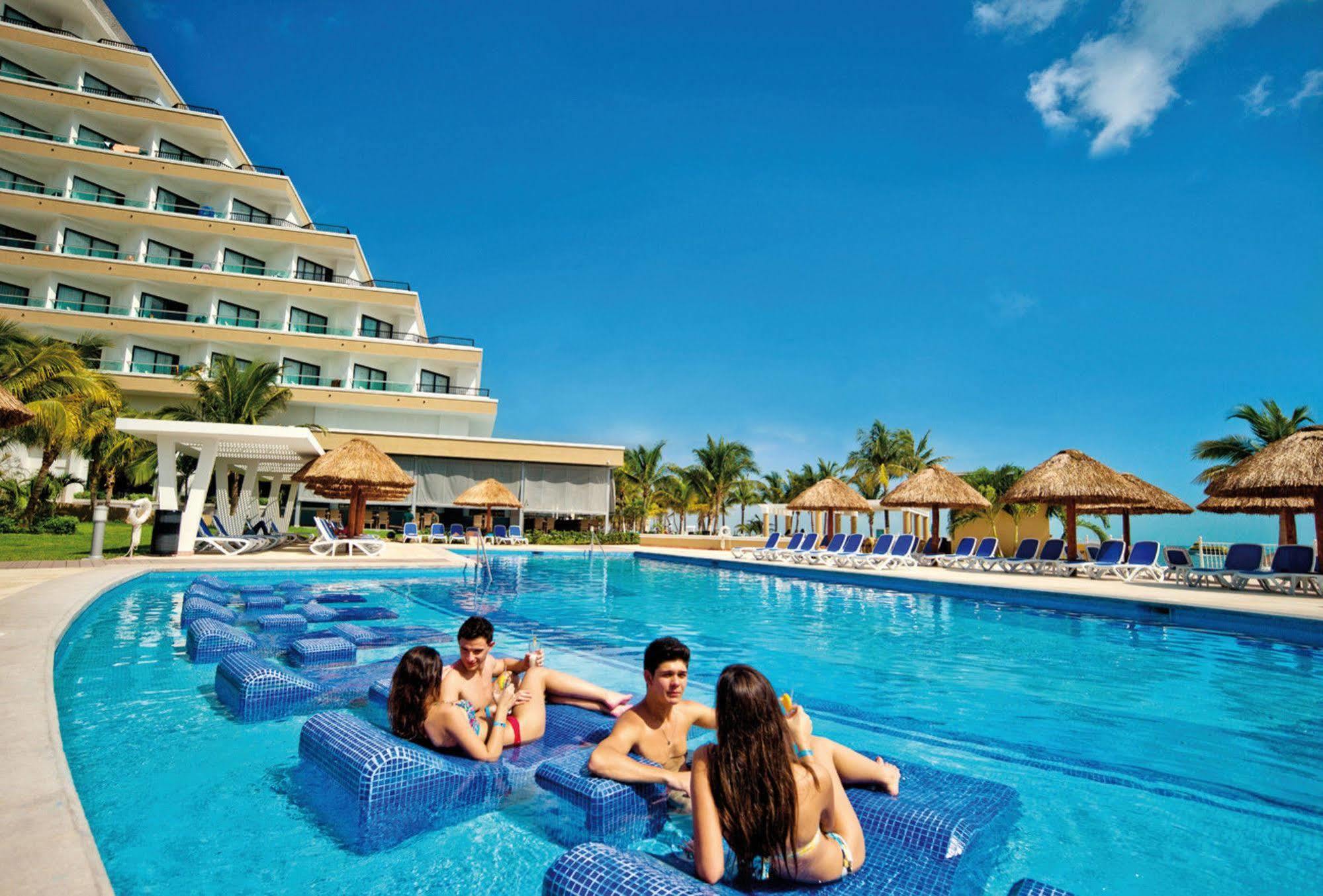 Riu Caribe Hotel Cancun Exterior photo